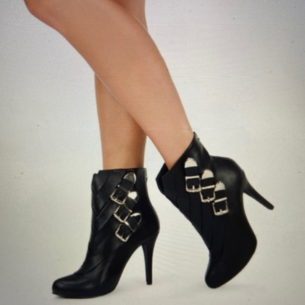 JustFab Kato booties sz 9